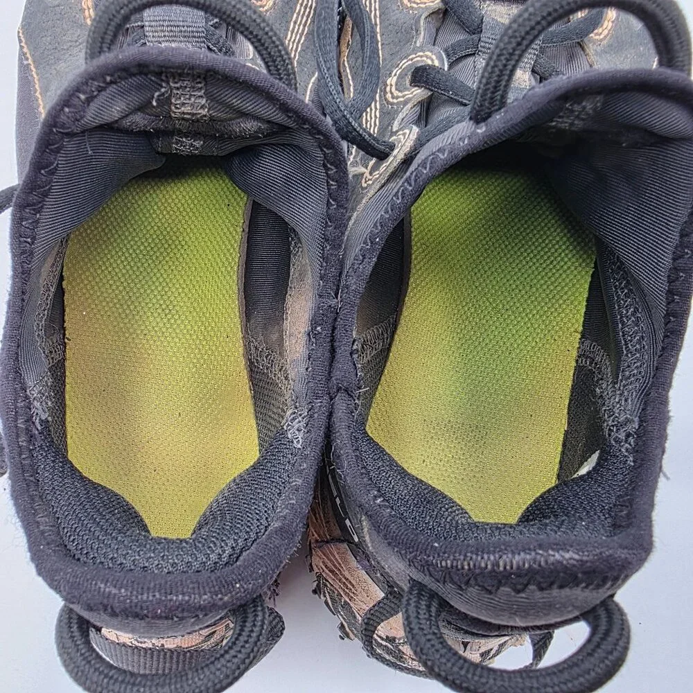 Nike Future Field GS Boys Size 5.5 Black Turf Shoes Sports Outdoors Athletic